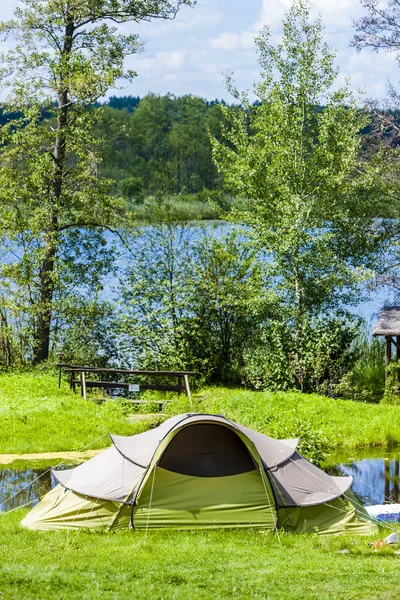 Camping vid sjön, Warmian-Masurian vojvodskap — Stockfoto