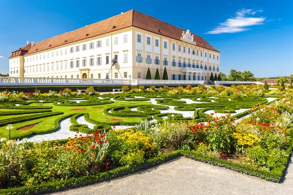 Hof palác se zahradou, Dolní Rakousko — Stock fotografie