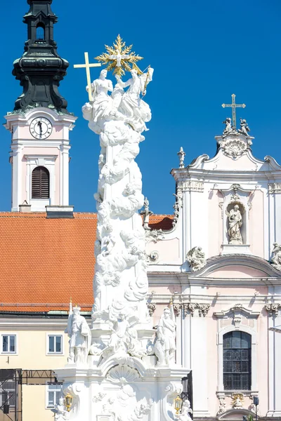 Rathausplatz, Sankt Polten, Neder-Oostenrijk — Stockfoto