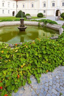 Benedictine Manastırı Altenburg bahçede ile