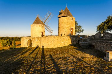 Regusse, Provence'daki yel değirmenleri