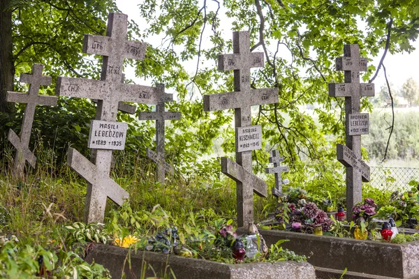 Cemitério no campus do mosteiro de Wojnowo — Fotografia de Stock