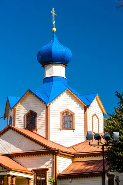 Trä ortodoxa kyrkan av Saint James, Losinka — Stockfoto