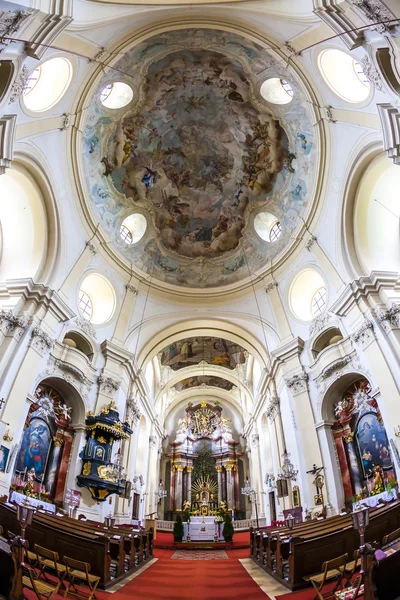 Interiér poutního kostela Maria Dreieichen — Stock fotografie