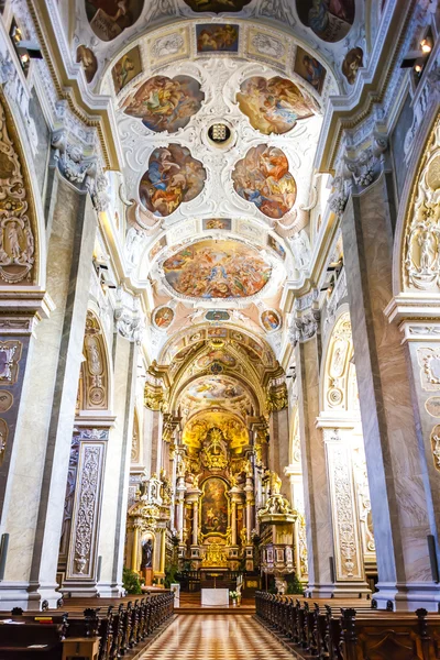 Interior de la iglesia, monasterio augustino en Klosterneuburg — Foto de Stock
