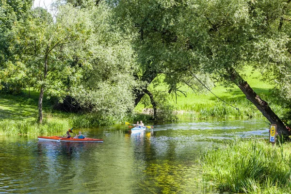 Kanufahren auf dem Fluss Krutynia, Woiwodschaft Warmland-Masuren — Stockfoto