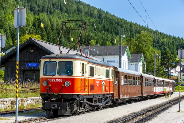 狭いゲージの鉄道、マリアツェル — ストック写真