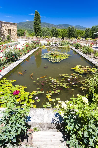 Lourmarin sarayda Bahçe — Stok fotoğraf