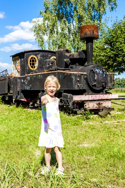 Little girl at forest railway, Hajnowka — Stock Photo, Image