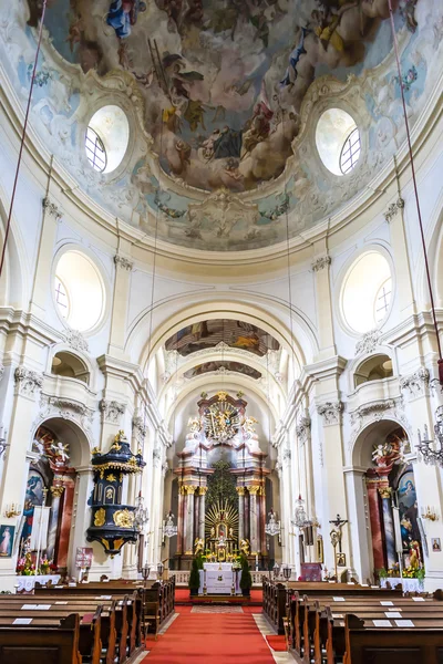 Inre av pilgrimsfärdkyrkan, Maria Dreieichen — Stockfoto