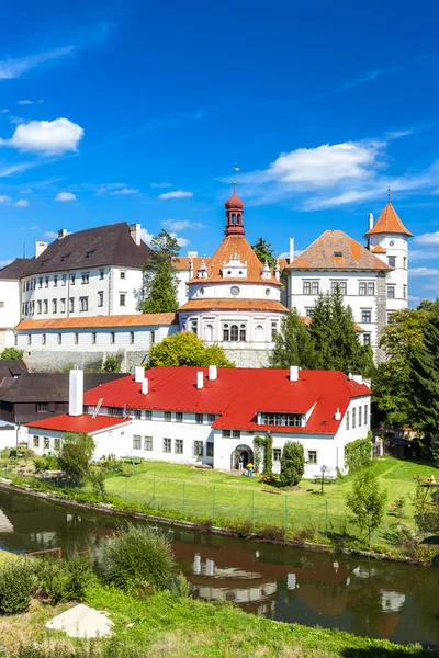 城堡和宫殿的 jindrichuv 赫拉德茨 — 图库照片