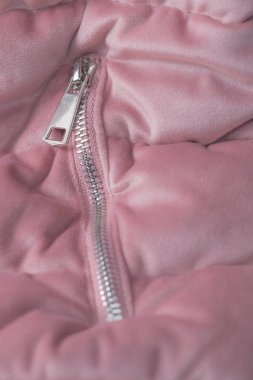 Pembe Yang kızının şık ceketi.