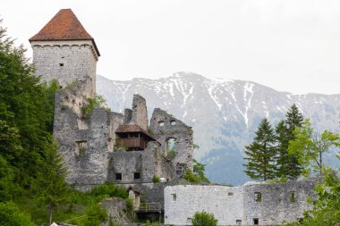 Kale Kamen, Radovljica, Slovenya 'yı harap etti