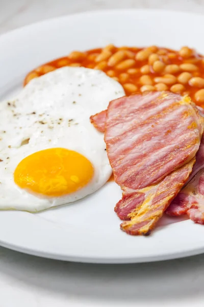 Pequeno Almoço Inglês Com Bacon Beans Ovo — Fotografia de Stock