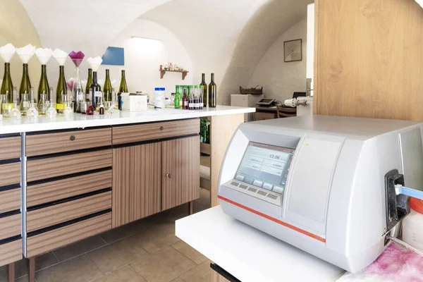 Wine Laboratory Traditional Modern Apparatus — Stock Photo, Image