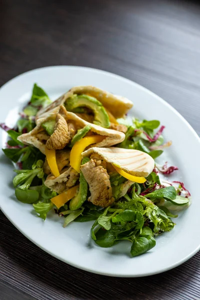 Pita Bread Chicken Salat — Stock Photo, Image