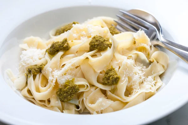 Tagliatelle Pasta Pesto Verde — Foto Stock