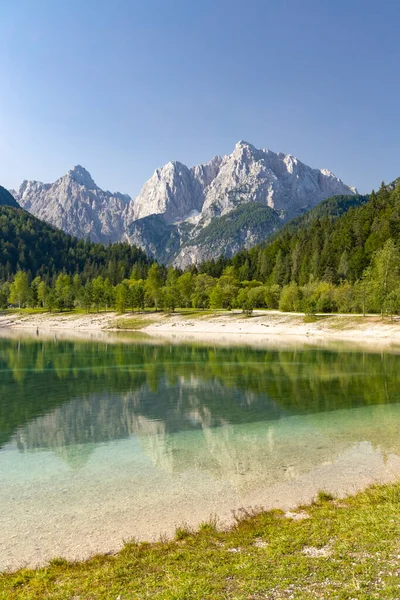 Lago Montanhas Perto Aldeia Kranjska Gora Parque Nacional Triglav Eslovénia — Fotografia de Stock