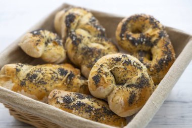 Hala ev yapımı çörekler ve ekmekler.