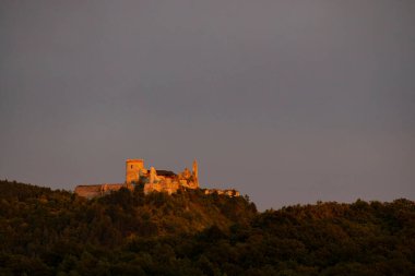 Batı Slovakya 'da Cachtice harabeleri