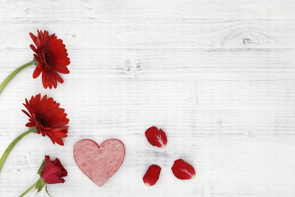 Red Flowers Red Heart White Wooden Background — Stock Photo, Image