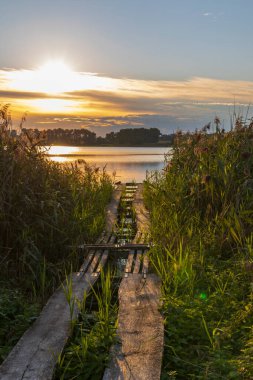 Çek Cumhuriyeti, Güney Bohemya 'da güneş batımı rezerv Rezabinec
