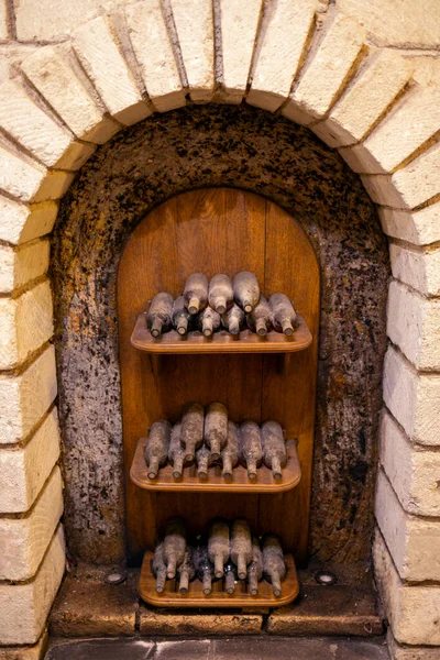 Bouteilles Vin Dans Une Ancienne Cave Dans Centre Eger Hongrie — Photo