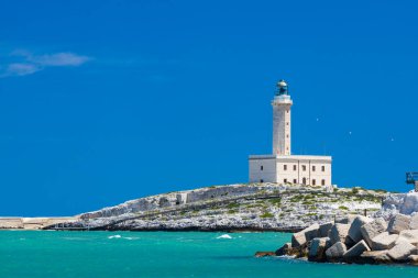 İtalya 'nın Vieste, Apulia bölgesindeki deniz feneri.