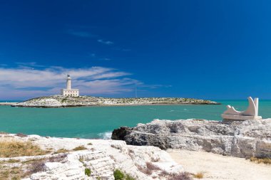 İtalya 'nın Vieste, Apulia bölgesindeki deniz feneri.