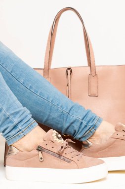 Bahar renklerinde modern kadın ayakkabıları