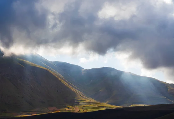 Dramatic Mountain Landscape Castelluccio Village National Park Monte Sibillini Umbria — Stock Photo, Image