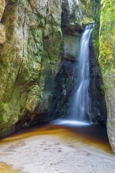 小さな滝 テプリスアドルスパッチロック 東ボヘミア チェコ共和国 — ストック写真