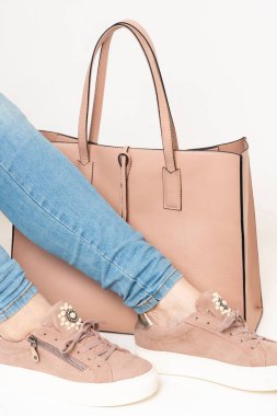 Bahar renklerinde modern kadın ayakkabıları