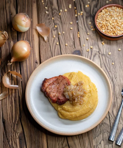 Cuisine Tchèque Viande Fumée Avec Porridge Pois Oignon Frit Jusqu — Photo