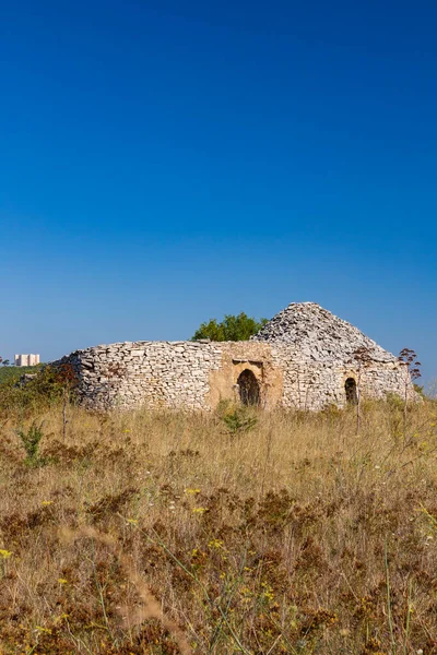 Trulli イタリアのプーリア州モンテ城周辺の典型的な家 — ストック写真