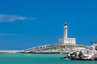 İtalya 'nın Vieste, Apulia bölgesindeki deniz feneri.