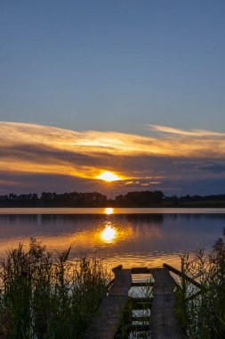 Çek Cumhuriyeti, Güney Bohemya 'da güneş batımı rezerv Rezabinec