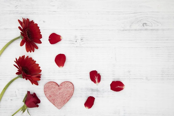 Red Flowers Red Heart White Wooden Background — Stock Photo, Image