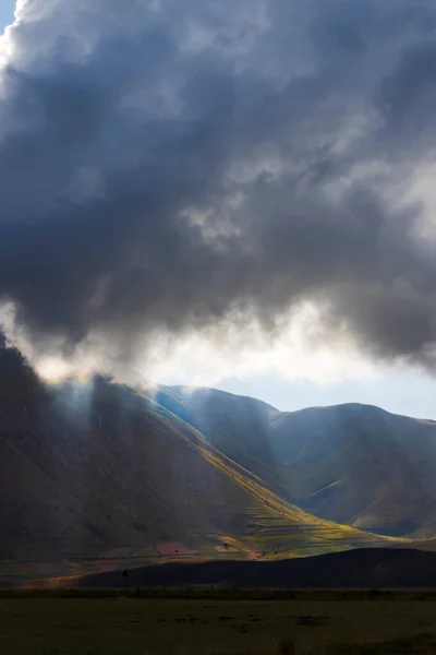 Dramatische Berglandschaft Der Nähe Des Dorfes Castelluccio Nationalpark Monte Sibillini — Stockfoto