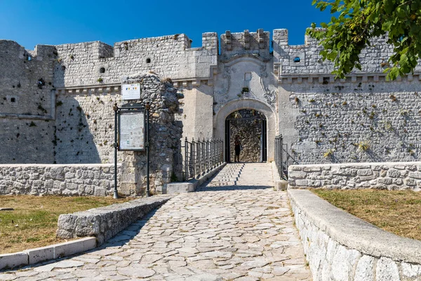 Castle Monte Santangelo Puglia Italia – stockfoto