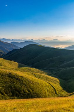 Monte Grappa yakınlarındaki yaz manzarası, Kuzey İtalya