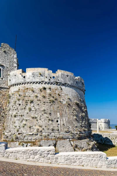 Castle Monte Santangelo Puglia Italia – stockfoto