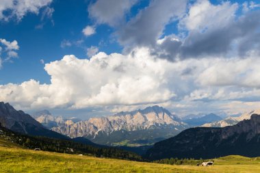Dolomites, İtalya 'da Passo Giau yakınlarındaki manzara