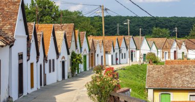 Macaristan, Villanykovesd 'de şarap mahzenleri