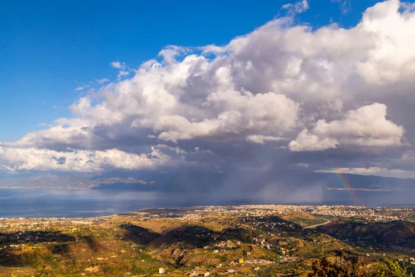 Paisagem Iluminada Pelo Sol Manhã Perto Reggio Calabria Com Ilha — Fotografia de Stock