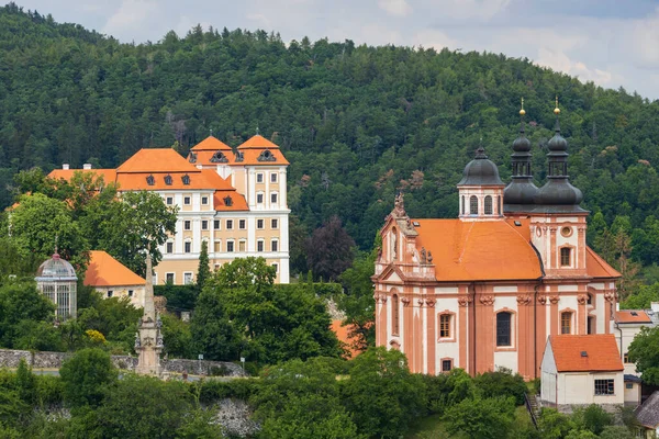 Zamek Kościół Valec Czechy Zachodnie Czechy — Zdjęcie stockowe