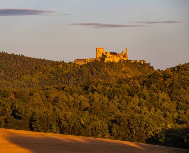 Batı Slovakya 'da Cachtice harabeleri
