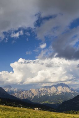 Dolomites, İtalya 'da Passo Giau yakınlarındaki manzara