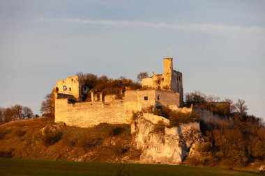 Sonbaharda Falkenstein Şatosu, Avusturya