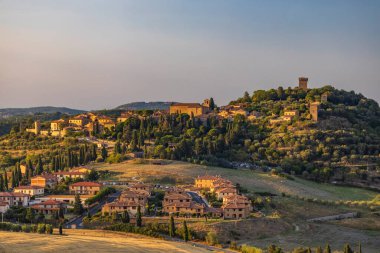 Montepulciano ve Monticchielo, İtalya yakınlarındaki tipik Toskana manzarası